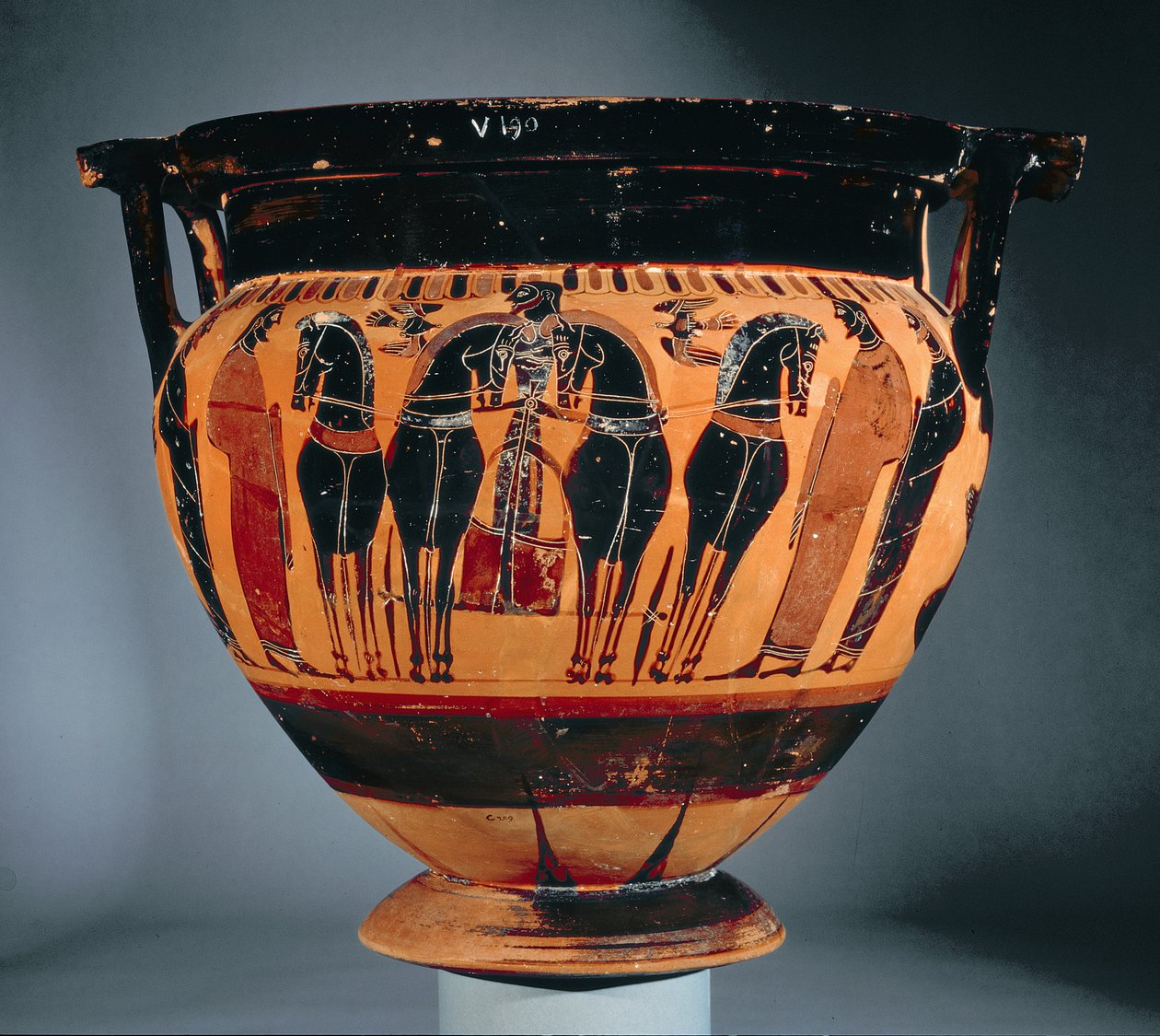 Crátera de columna de figuras negras áticas que representa un carro de Greek