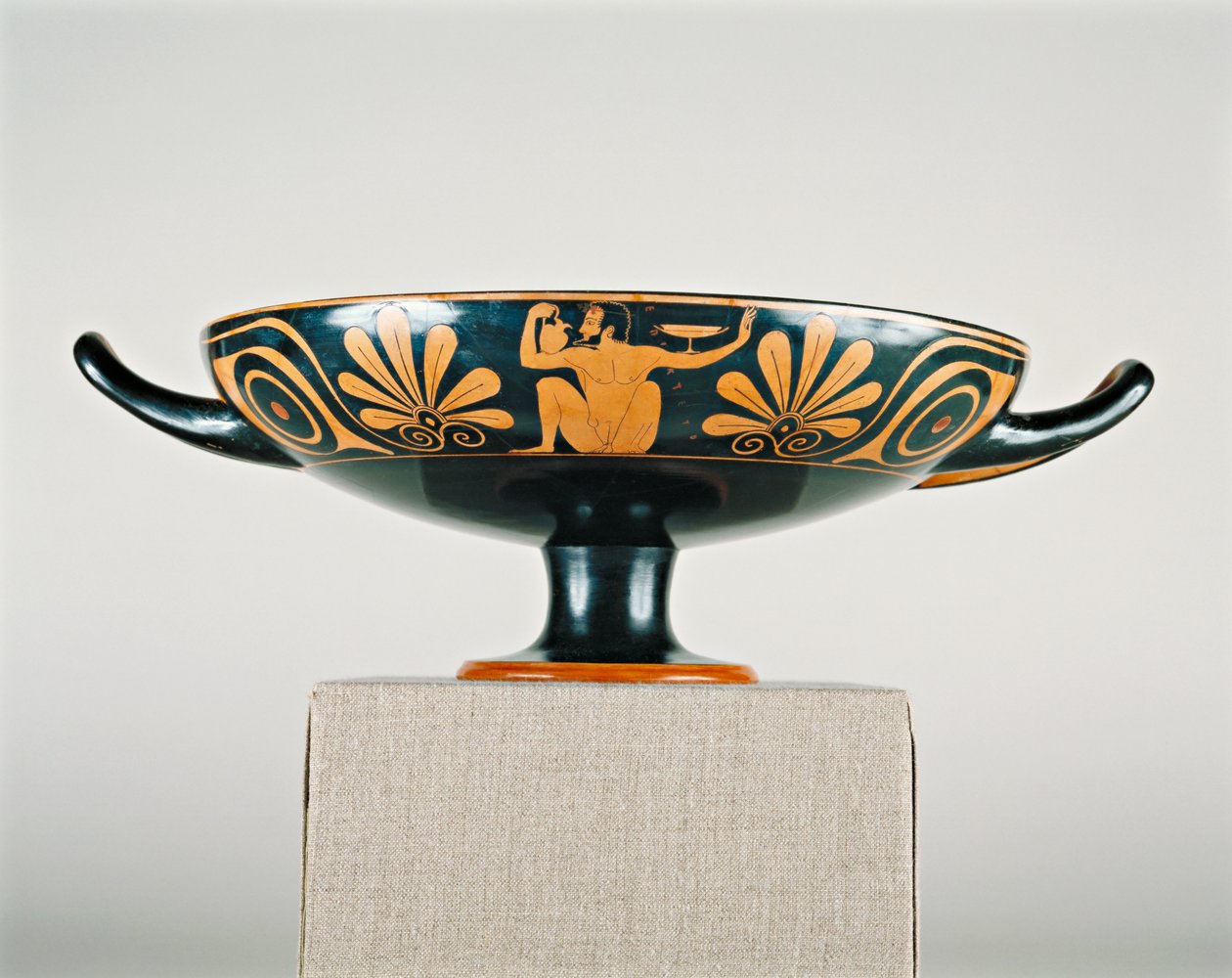 Kylix de figuras rojas del ático, c.520-510 a.C. de Greek