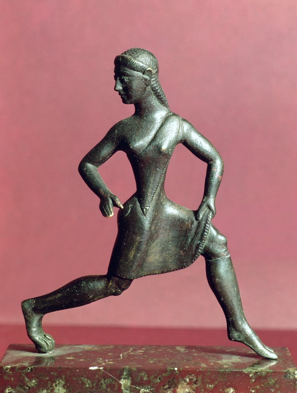 Figurilla de una niña corriendo de Greek