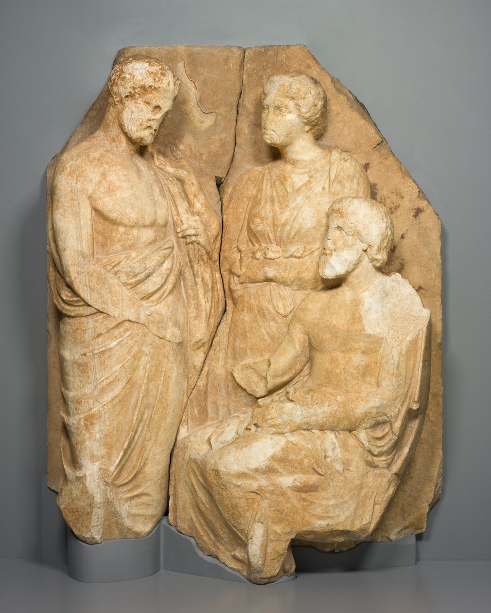 Fragmento de un Naiskos Funerario de Greek School