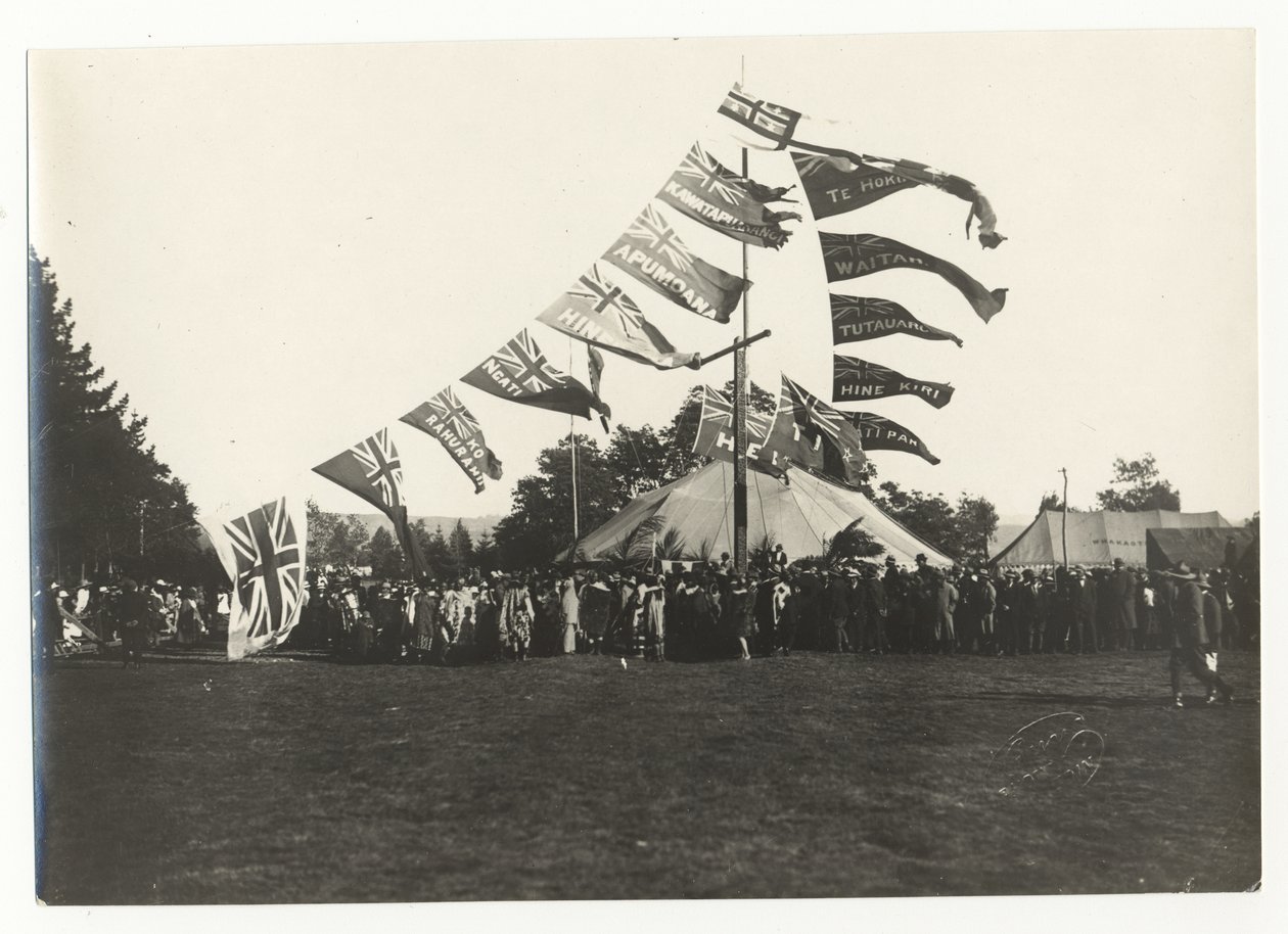 Recepción maorí en Arawa Park, Rotorua, c.1925 de Guy Photo Studio