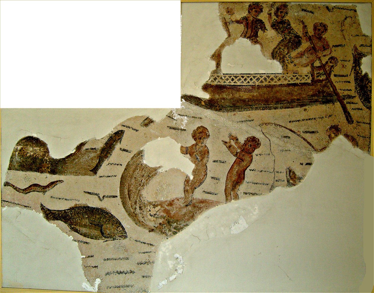 Pescadores Erotes en barcos de pesca. Baños de Sidi Mahersi. Siglo IV d.C. de Habib M’henni