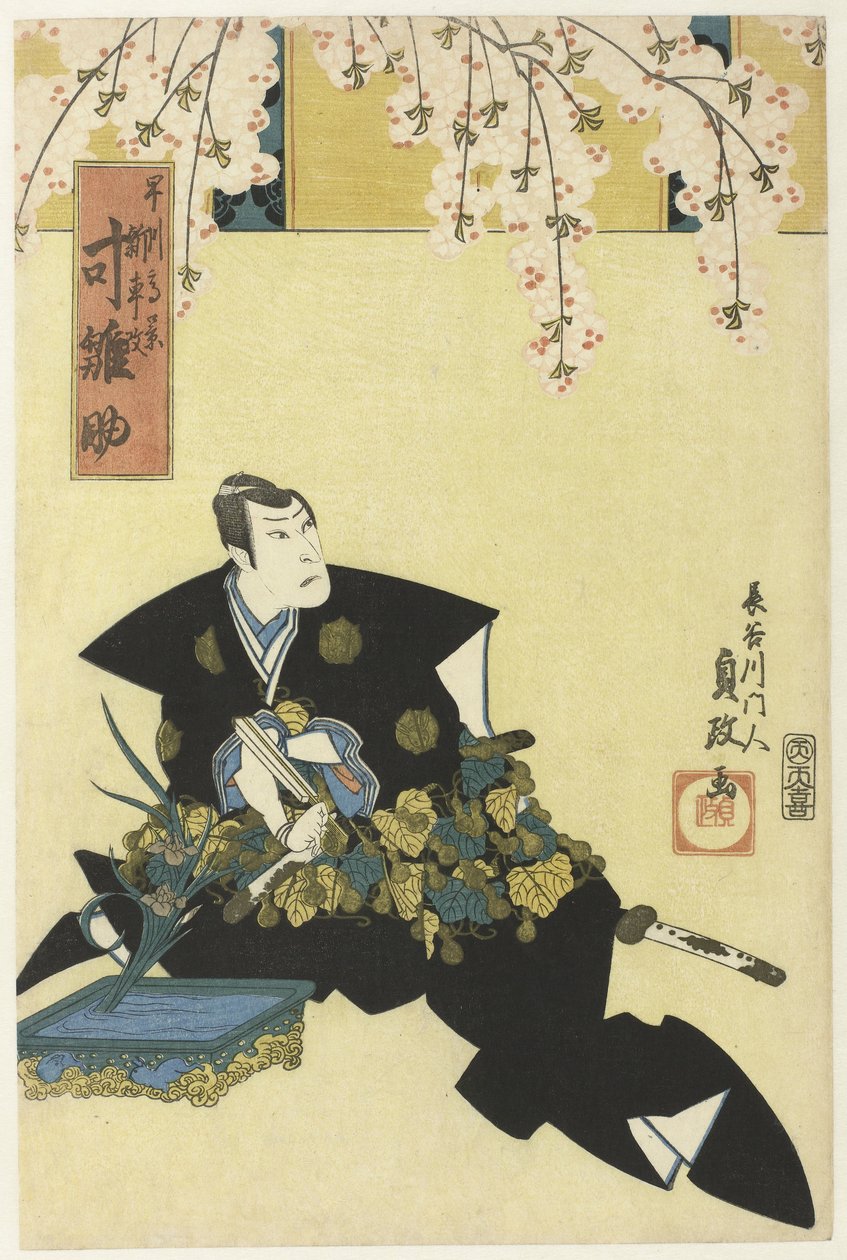 Actor en un arreglo floral y bajo un cerezo en flor de Hasegawa Sadamasa