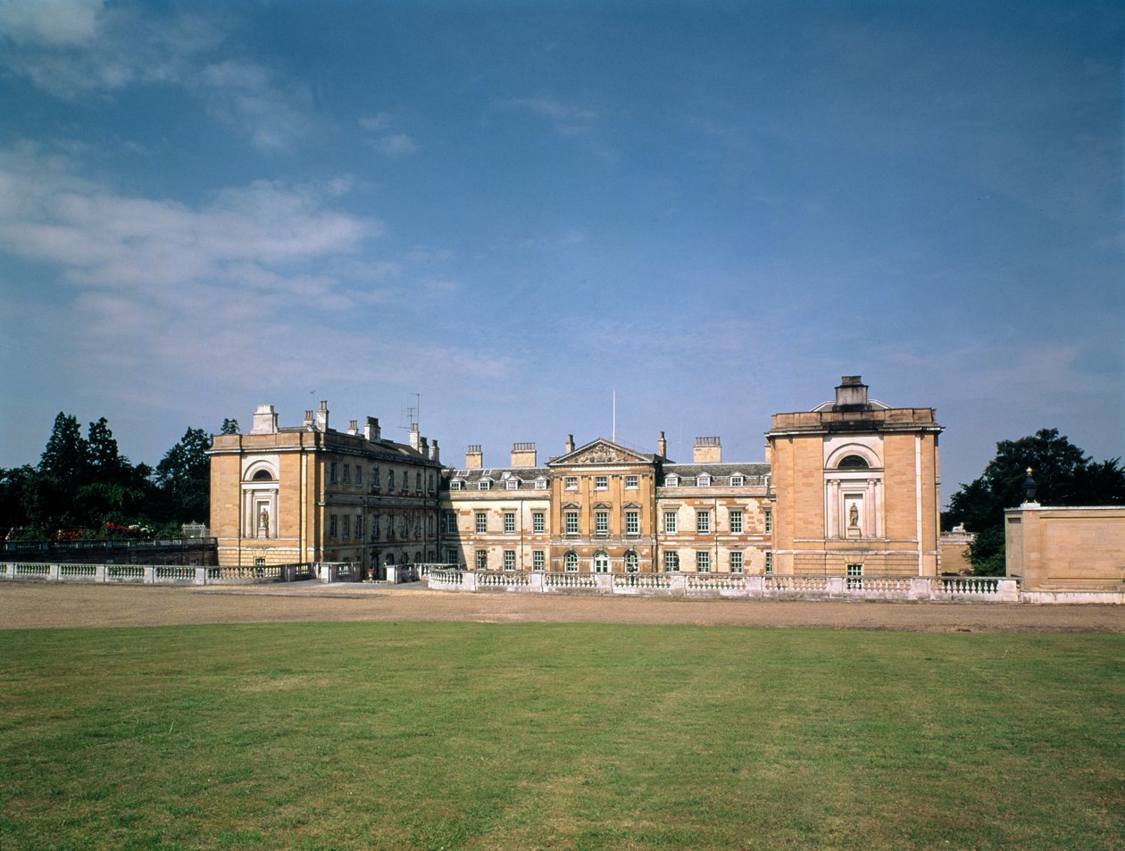 Vista del frente oeste, reconstruido 1746-61 de Henry Flitcroft
