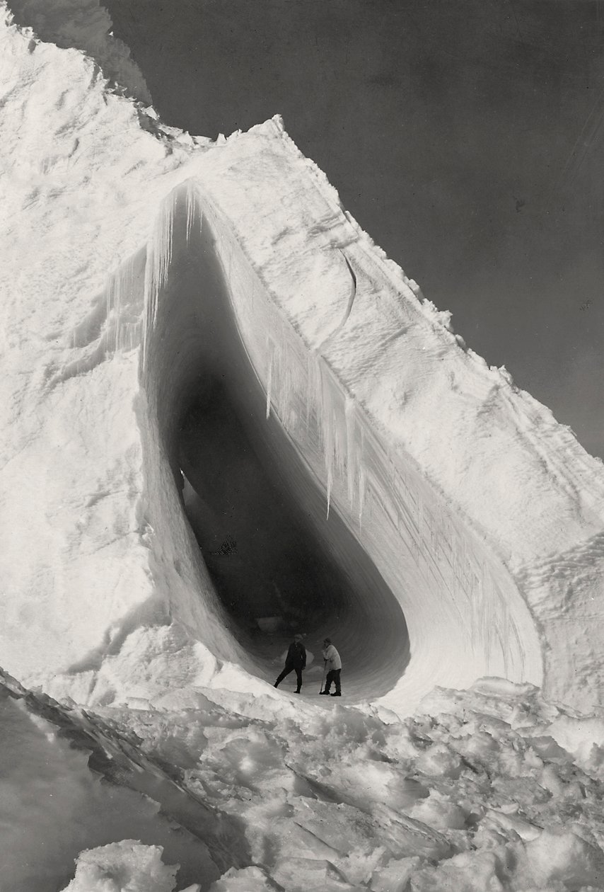 Cueva excavada en el hielo de Herbert Ponting