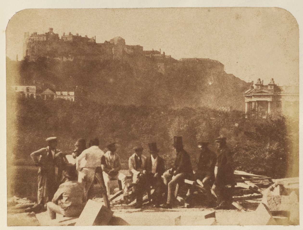 [El Castillo desde el Monumento a Scott] de Hill and Adamson