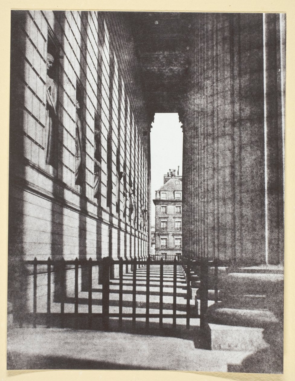 Columnata de la iglesia de la Madeleine de Hippolyte Bayard