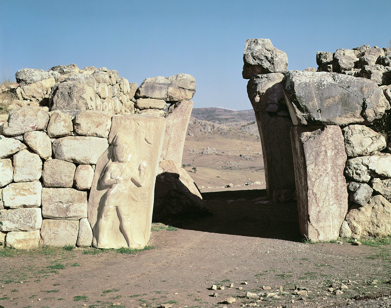 La Puerta del Rey desde las murallas de Hattusas de Hittite