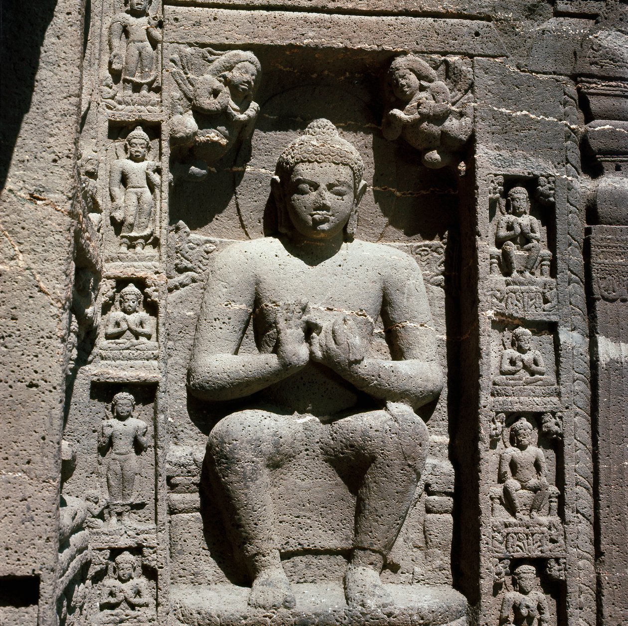 Buda, estatua tallada en la cueva 19 de Indian School