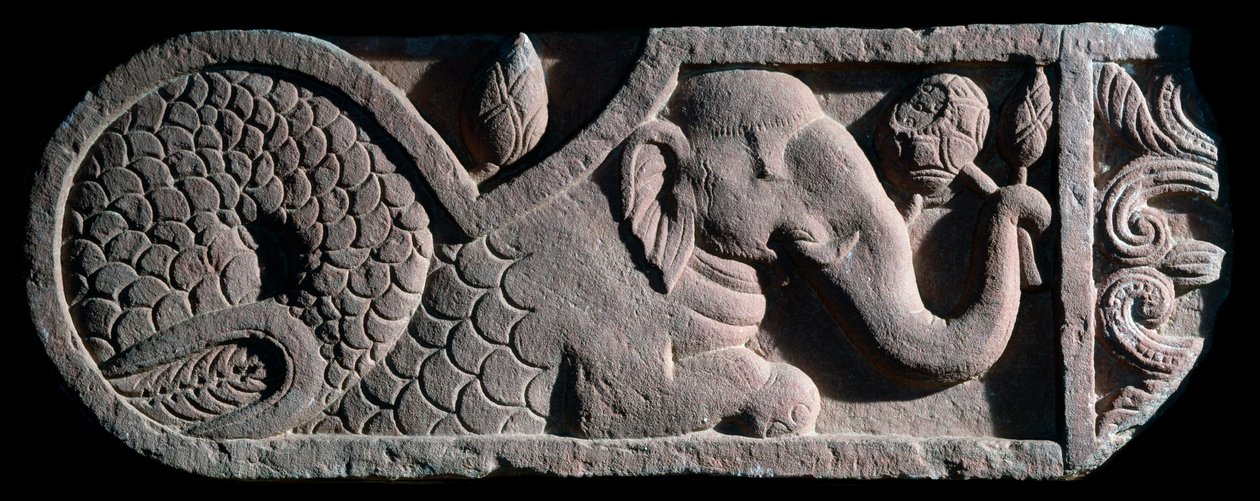 Elefante con cola de pez (escultura de piedra) de Indian School