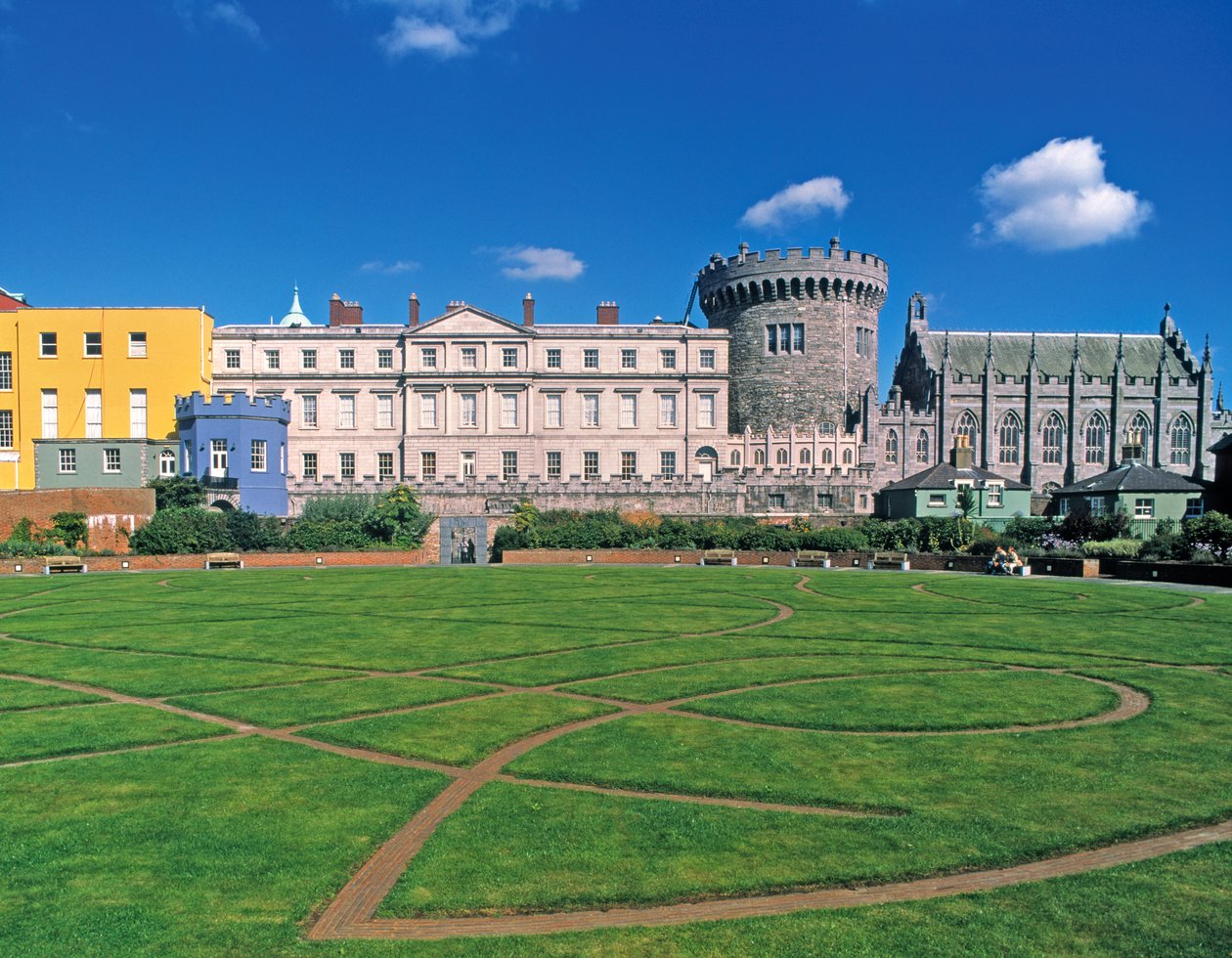 Castillo de Dublín, vista desde los jardines de Irish School