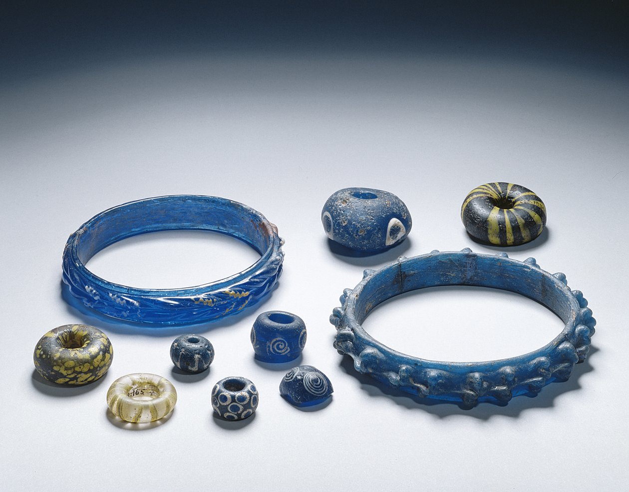 Brazaletes y cuentas, Edad de Hierro de Iron Age