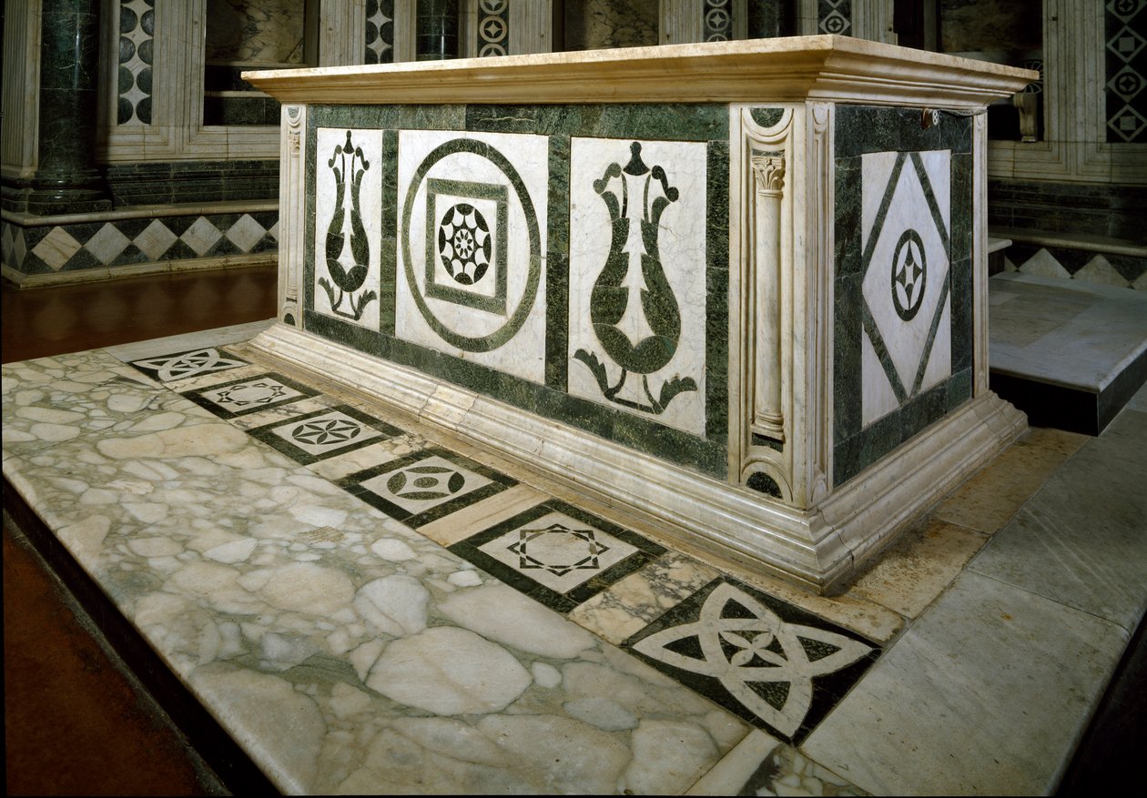 Altar del ábside en mármol de Italian School