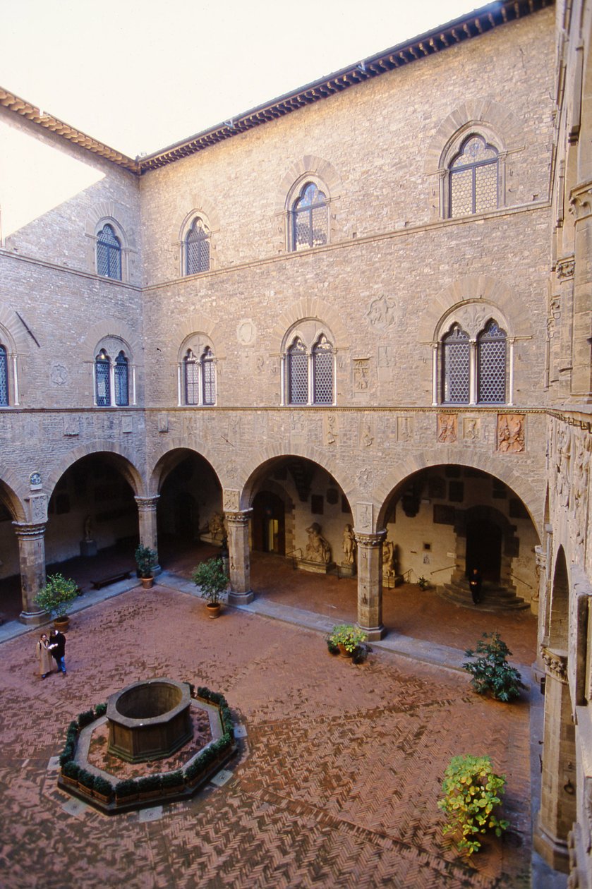 Patio de Italian School