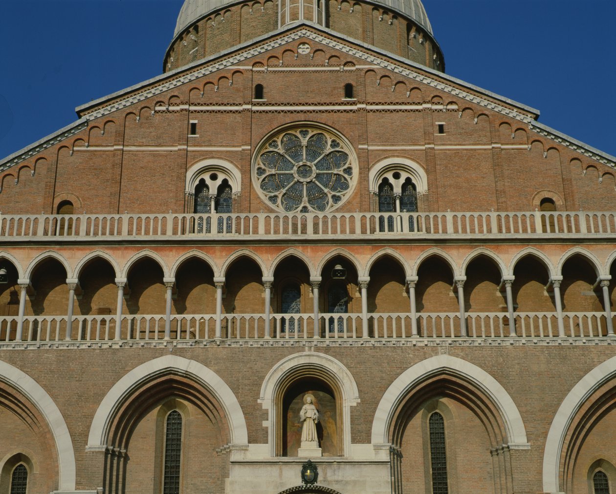 Fachada oeste (detalle) de Italian School