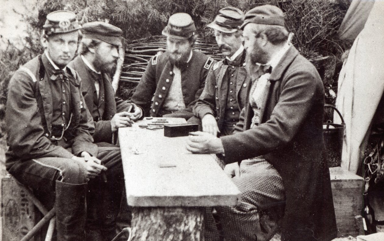 El Conde de París y su hermano, el Duque de Chartres, jugando al dominó como invitados del Ejército del Potomac durante la Guerra Civil Americana, 3 de mayo de 1862 de James F. Gibson