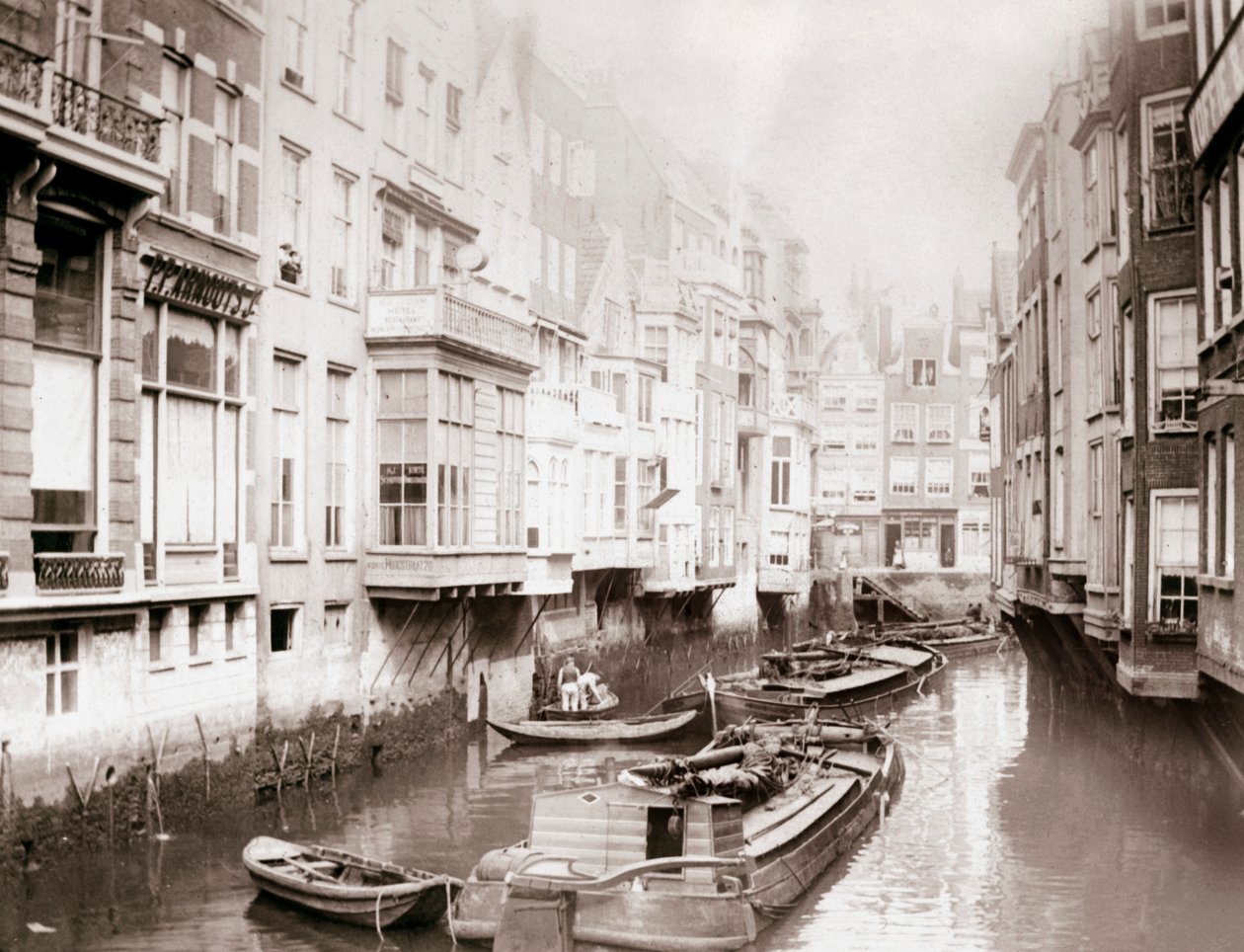 Barcos en el canal, Ámsterdam, 1898 de James Batkin