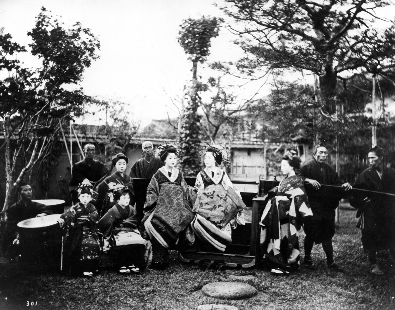 Geishas, c.1870s de Japanese Photographer