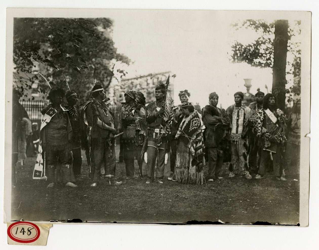 Fiesta en el césped de Columbia, Indios Iroqueses de Jessie Tarbox Beals