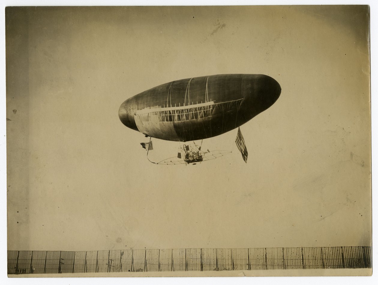 Dirigible "Ville de St Mande" de Jessie Tarbox Beals