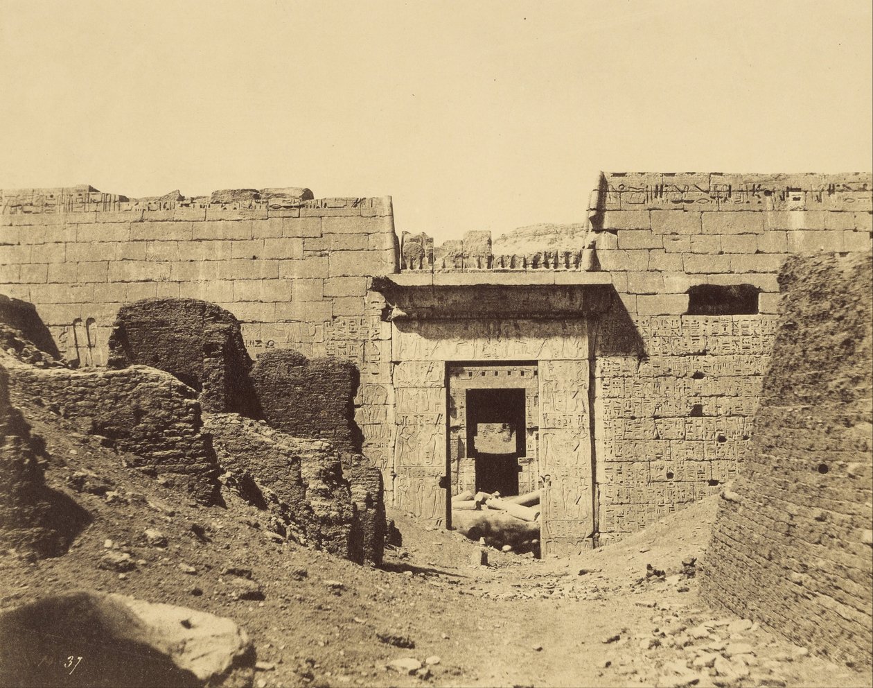 (Médinet-Habou, Palacio de Ramsés Méïamoun, Entrada del Segundo Patio) de John Beasly Greene