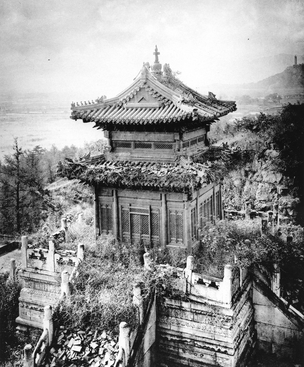 El Pabellón de Bronce Baoyun en el Palacio de Verano, Pekín, c.1867-72 de John Thomson