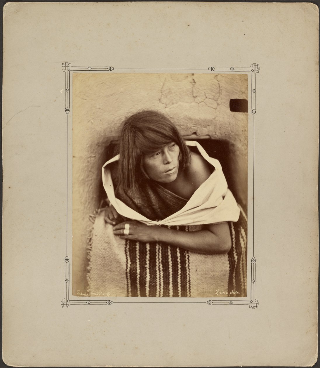 Zuni, mirando. de John K. Hillers