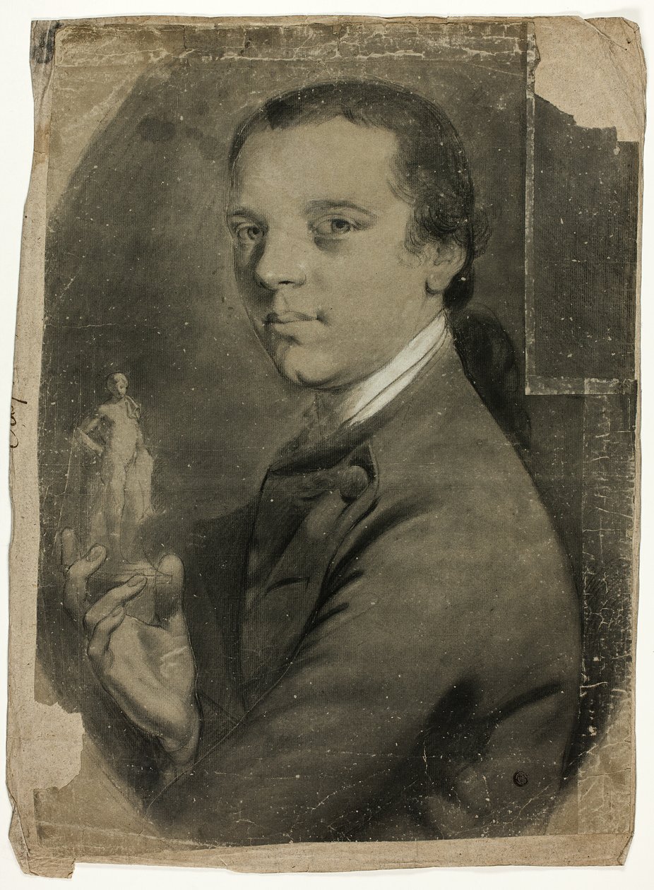 Joven sosteniendo una estatuilla de John Russell