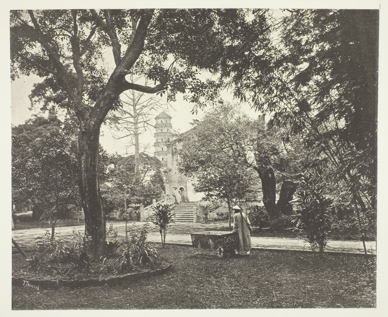 El Yamun Consular Británico, Cantón de John Thomson