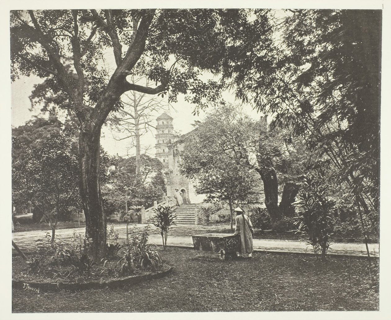 El Yamun Consular Británico, Cantón de John Thomson