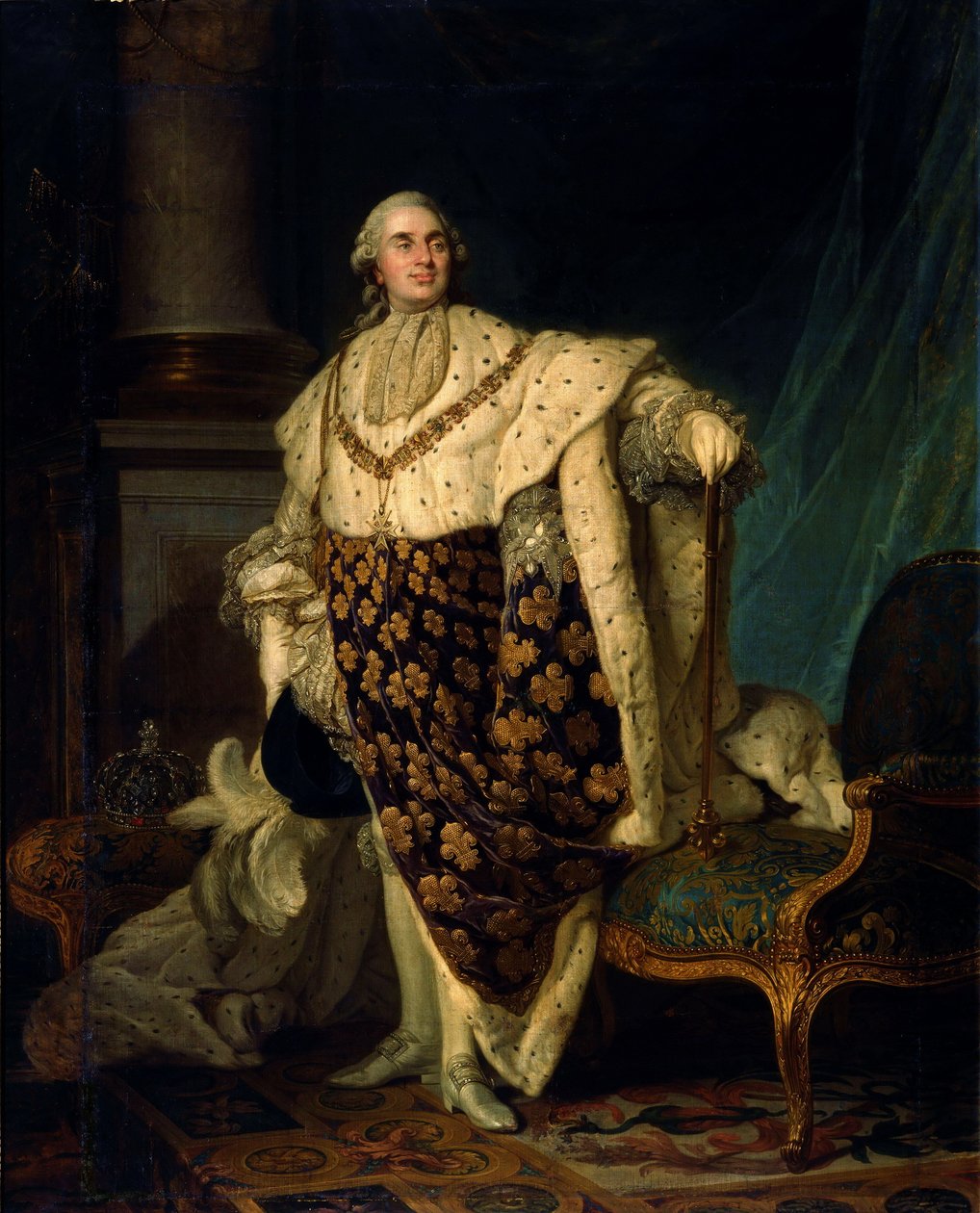 Luis XVI en traje de sacre, no es el traje del día de su coronación sino un traje de convención mezclando el traje de sacre y el atuendo de la Orden de San Luis, el cetro abajo y la corona en segundo plano como signos de Joseph Siffred Duplessis