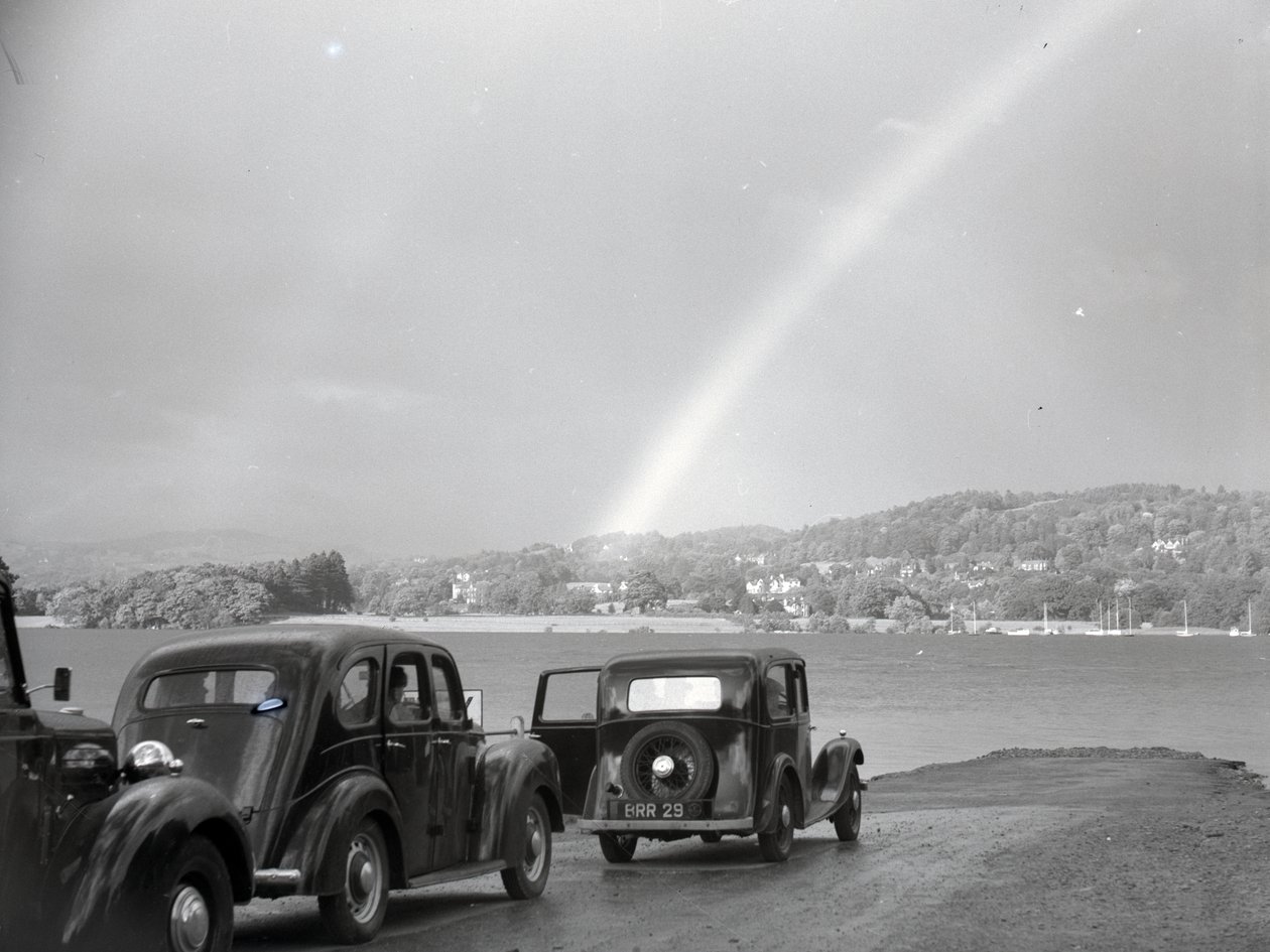 Coches aparcados en Loughrigg Tarn de Joseph Hardman