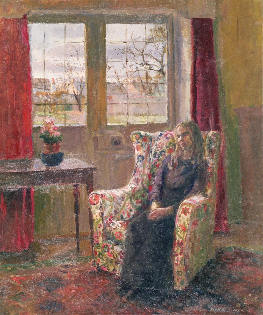 En el sillón junto a la ventana de Joyce Haddon