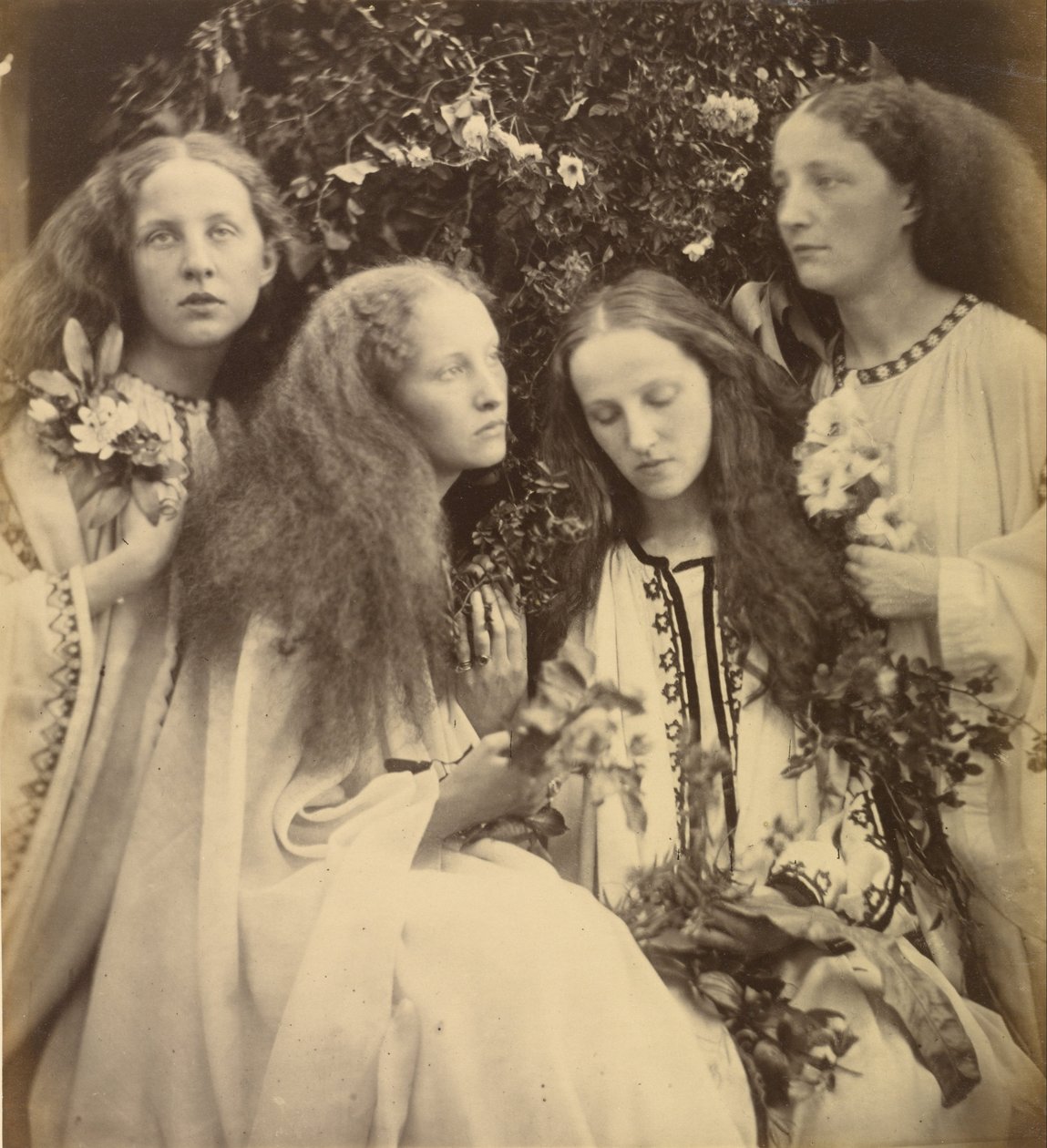 El Jardín de Capullos de Rosa de las Chicas de Julia Margaret Cameron