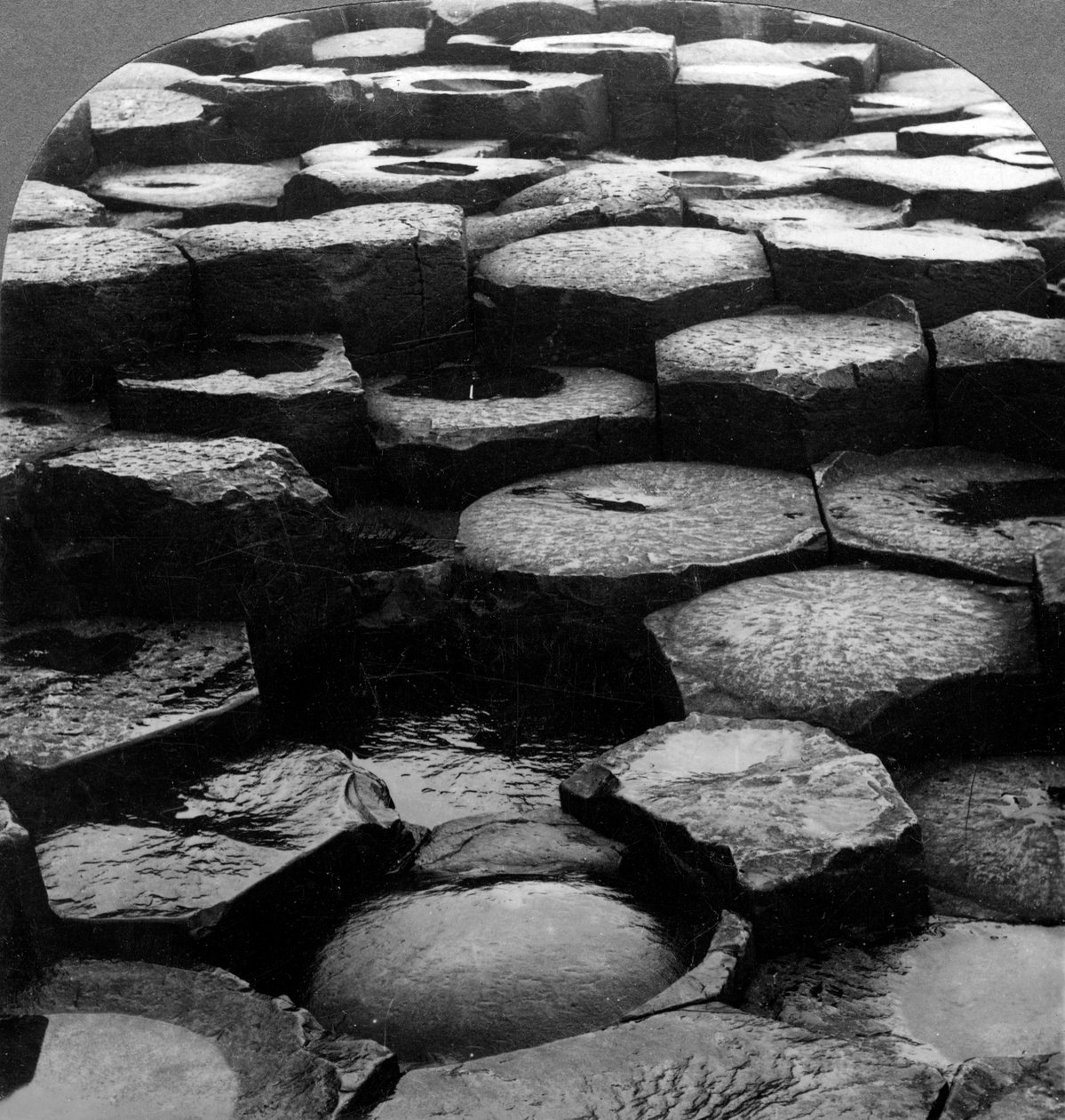 Calzada de los Gigantes, Antrim, Irlanda del Norte de Keystone View Company