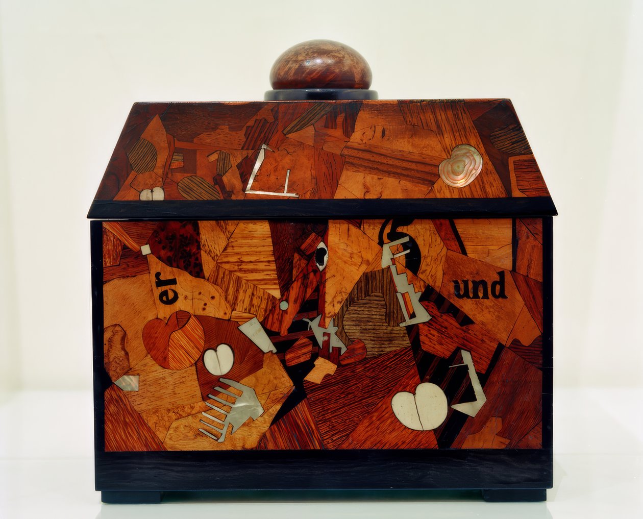 Caja de incrustaciones de Kurt Schwitters