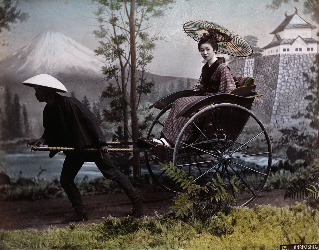 Joven japonesa en un rickshaw, c.1890 de Kusakabe Kimbei