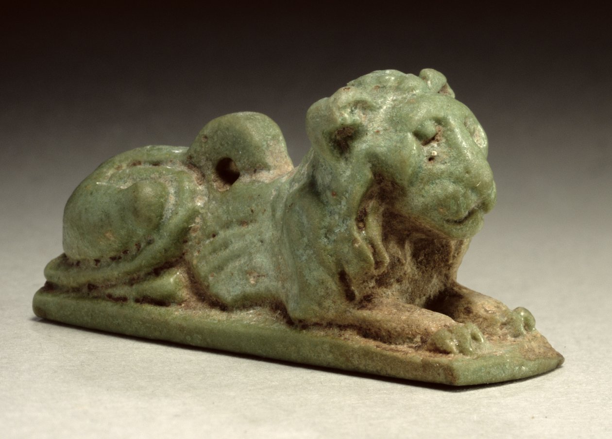 Amuleto de león recostado (faenza verde) de Late Period Egyptian