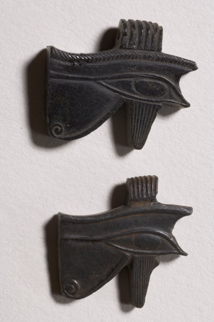 Dos amuletos de ojo wedjat (obsidiana) de Late Period Egyptian