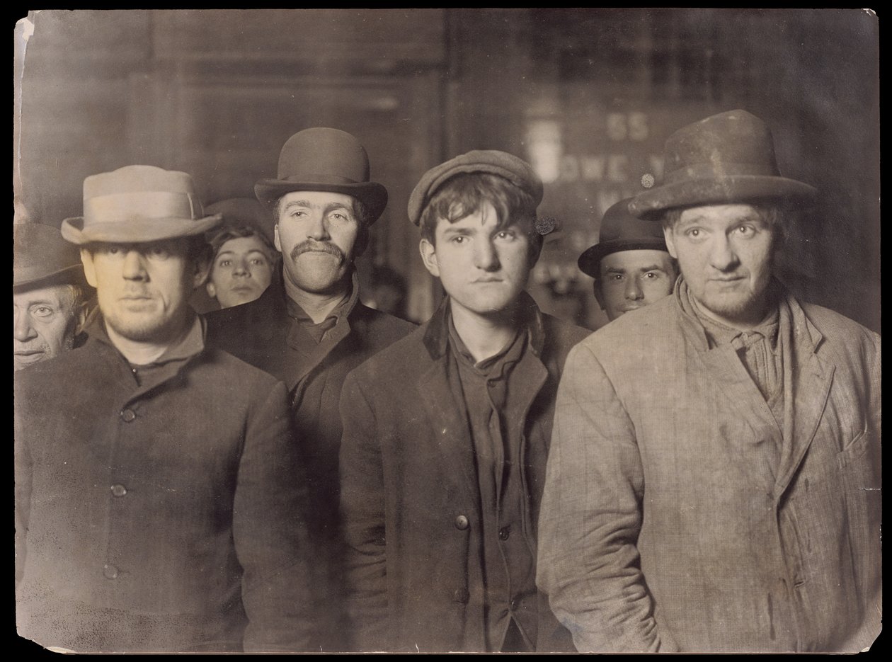 [Bowery Bread Line] de Lewis W. Hine