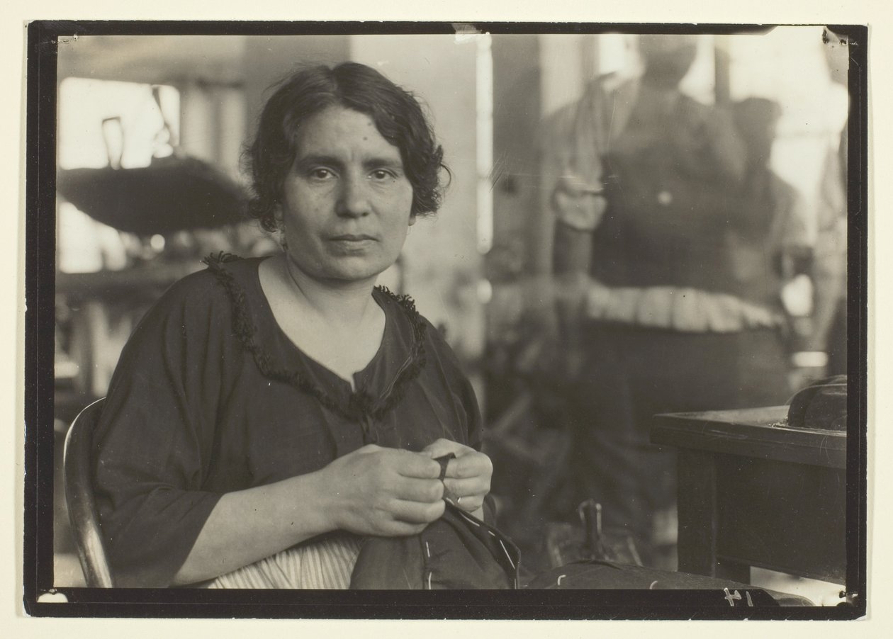 Trabajadora de la confección de Lewis Wickes Hine