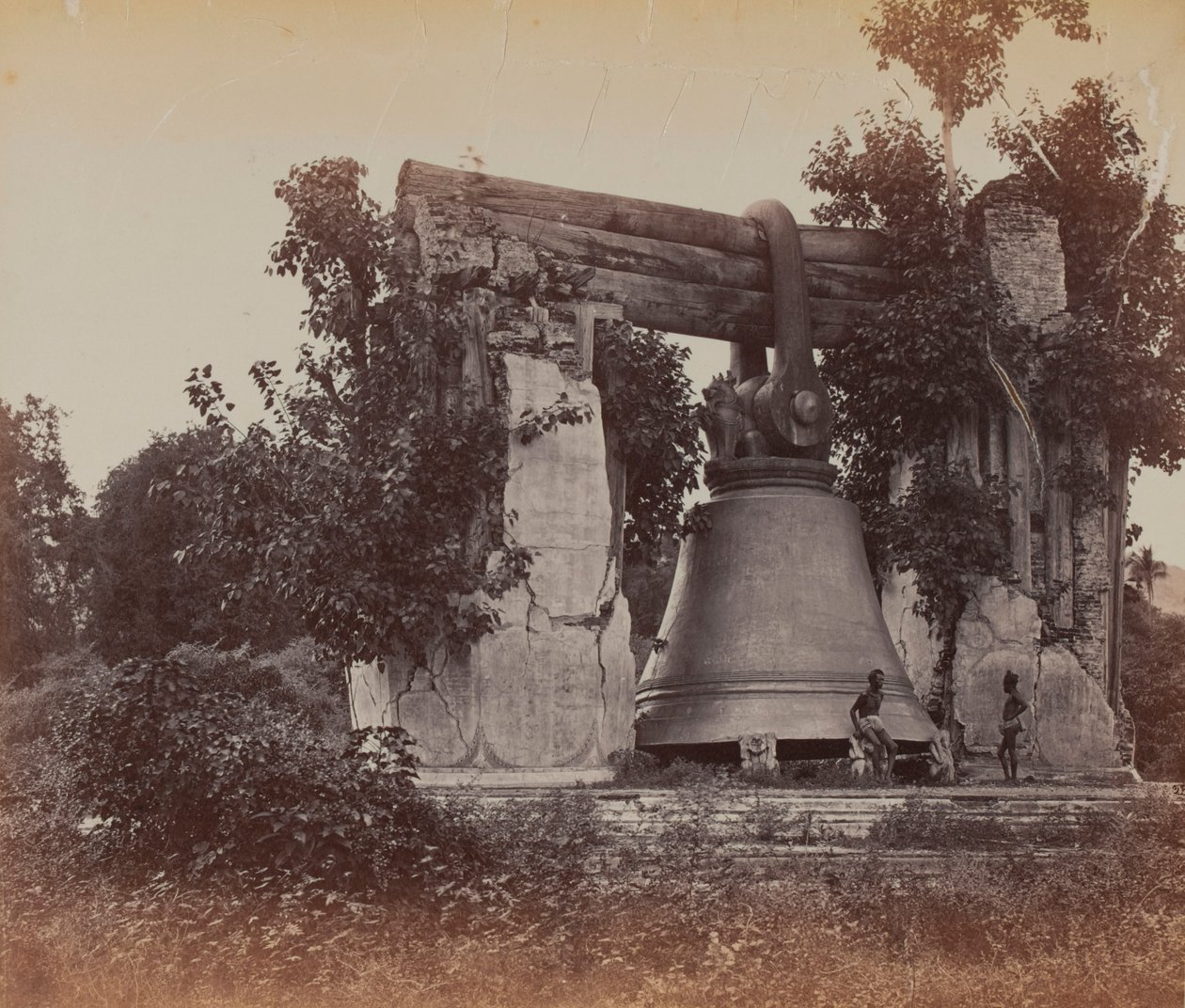 Gran campana, Mandalay, Birmania de Lord Henry Rawlinson