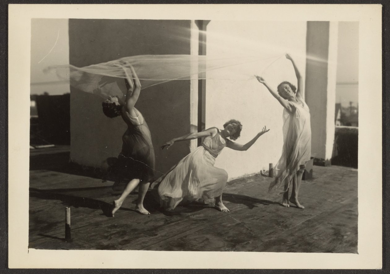[Bailarinas en la azotea] de Louis Fleckenstein