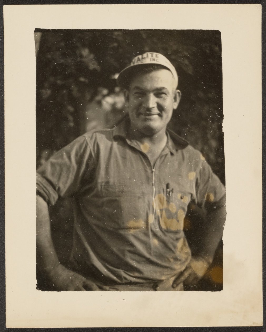 [Hombre con sombrero de Valite Inc.] de Louis Fleckenstein