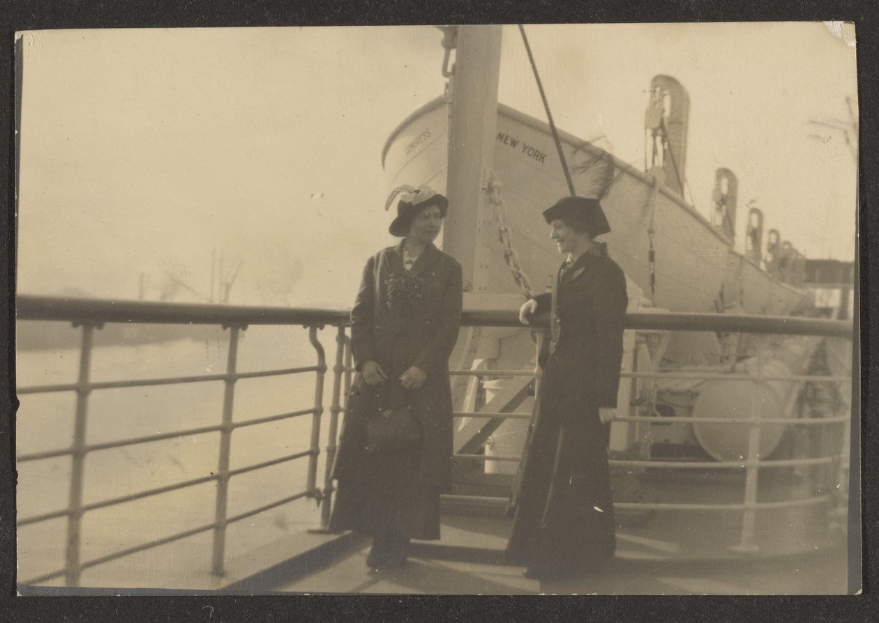 [Dos mujeres en un muelle] de Louis Fleckenstein