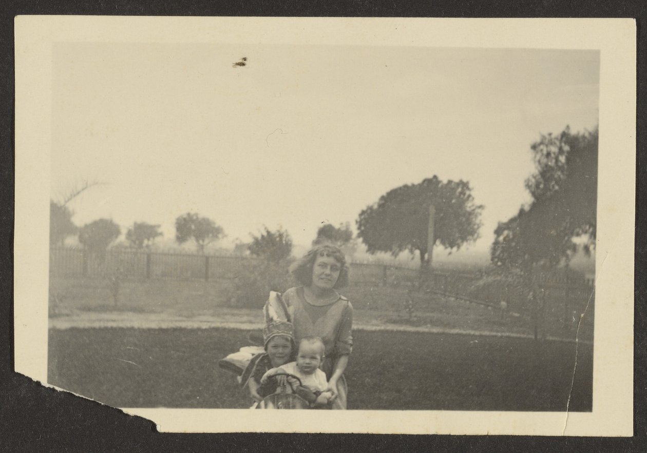 [Mujer y niños] de Louis Fleckenstein