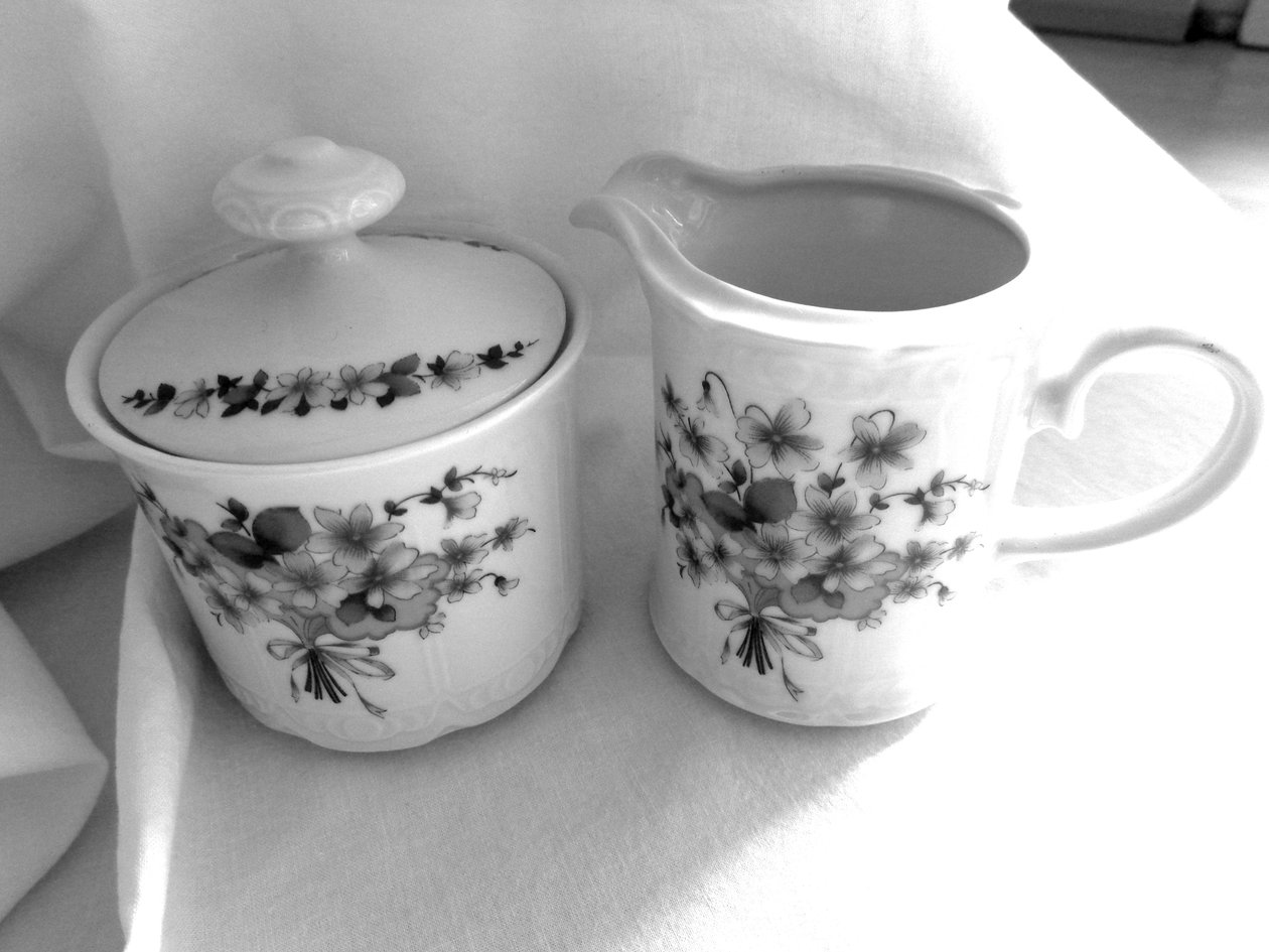 Azucarero y cremera Forget-Me-Not de Martina Konitzky