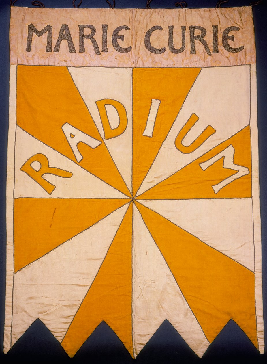 Marie Curie, Radio de Mary Lowndes