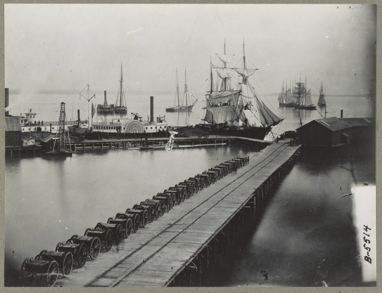 Muelle de la Revista en City Point, Virginia, c.1865 de Mathew B. Brady