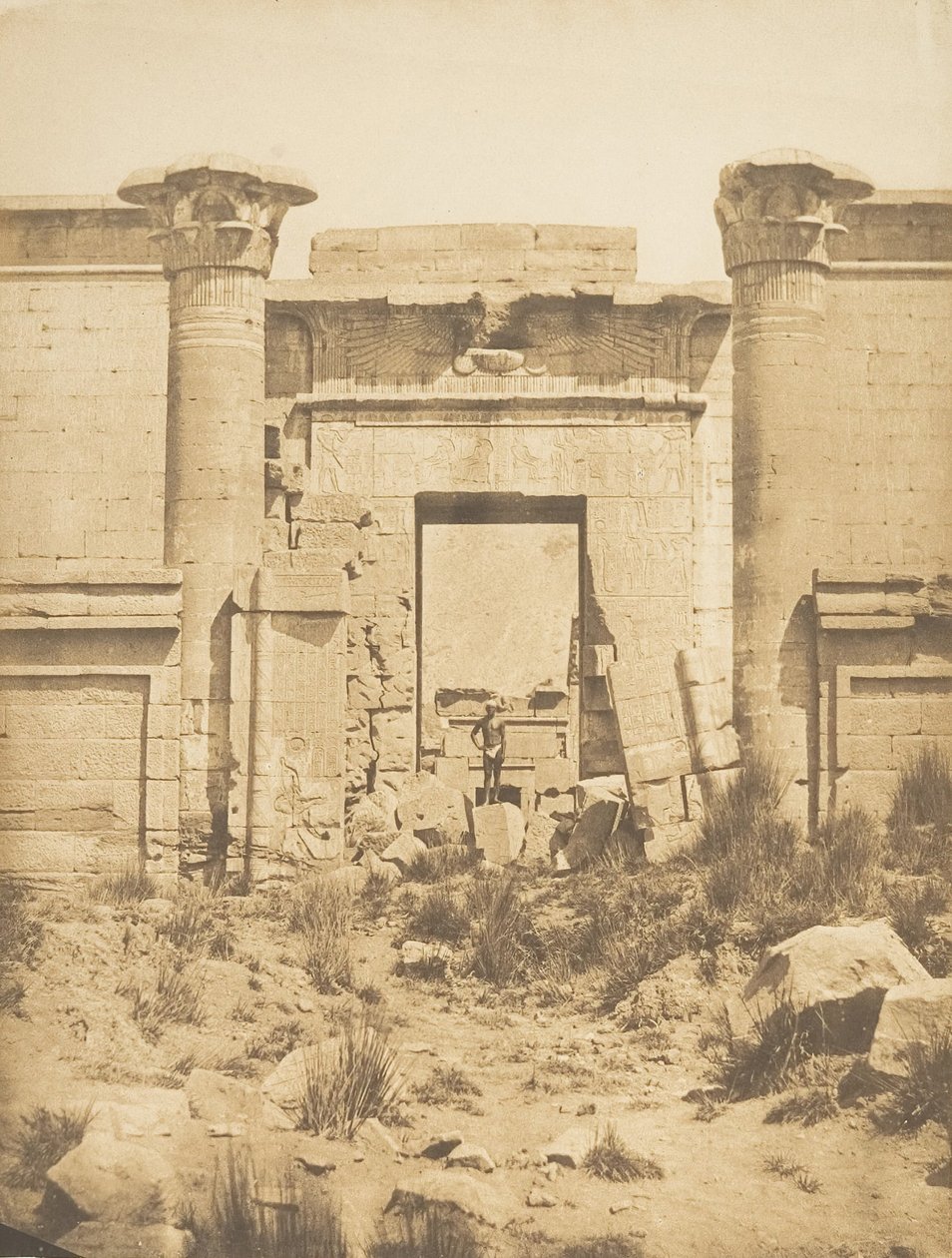 Propileos del Thoutmoséum, en Médinet-habou Tebas, 1849-50 de Maxime Du Camp